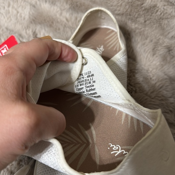 OluKai Women's Pehuea Li Casual Sneakers - Picture 3 of 5